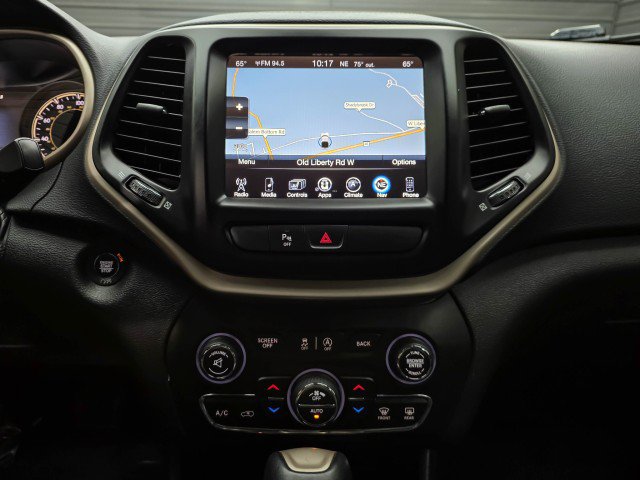 Used 2017 Jeep Cherokee High Altitude FWD image 24