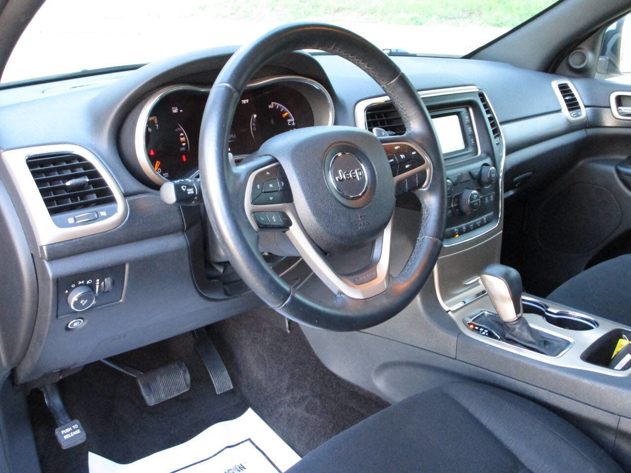 Used 2017 Jeep Grand Cherokee Laredo RWD image 7