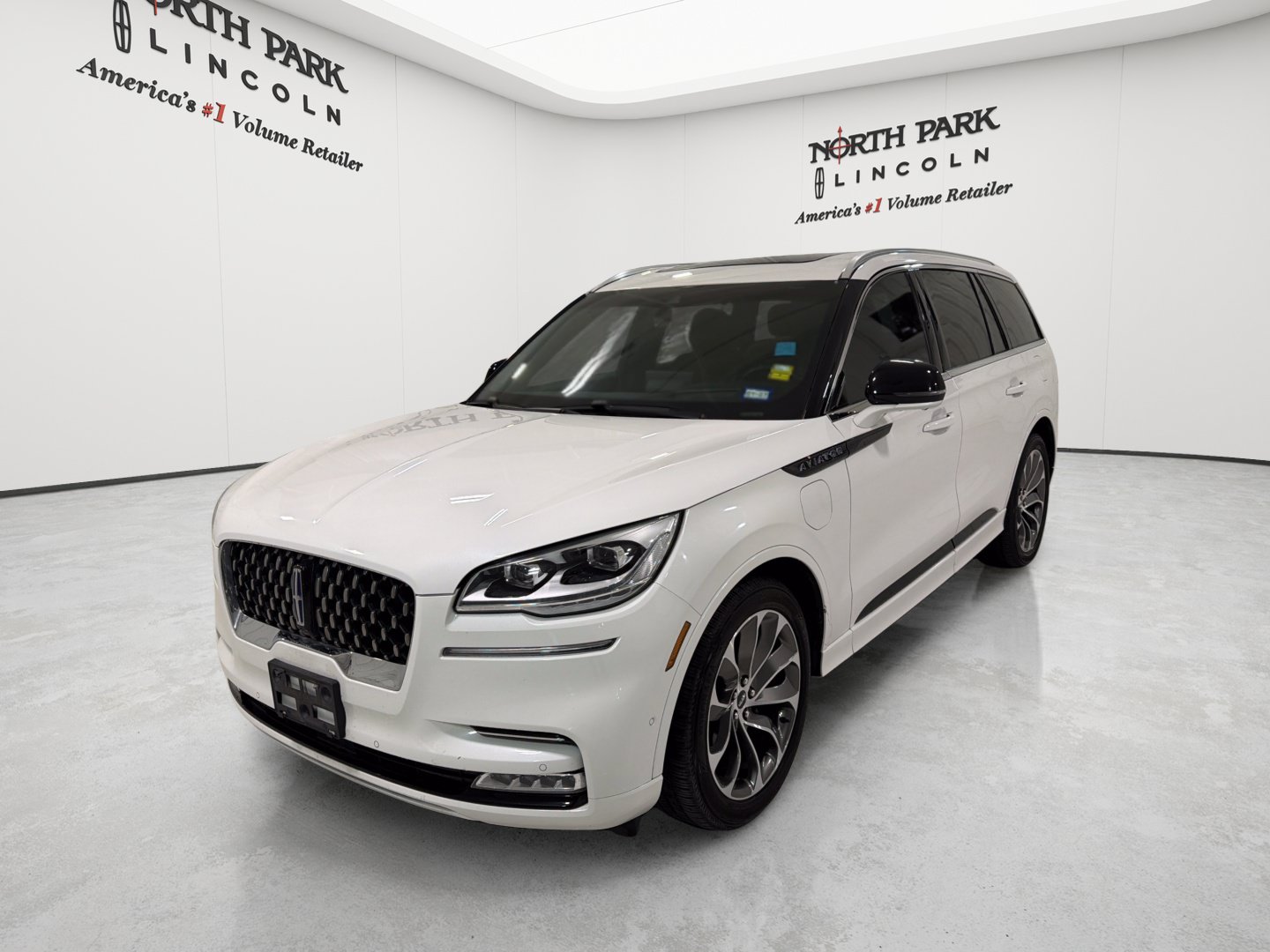 Used 2020 Lincoln Aviator Grand Touring w/ Equipment Group 302A AWD/4WD image 1