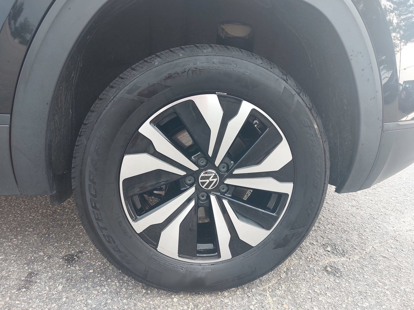 Used 2024 Volkswagen Atlas Cross Sport SE AWD/4WD image 32
