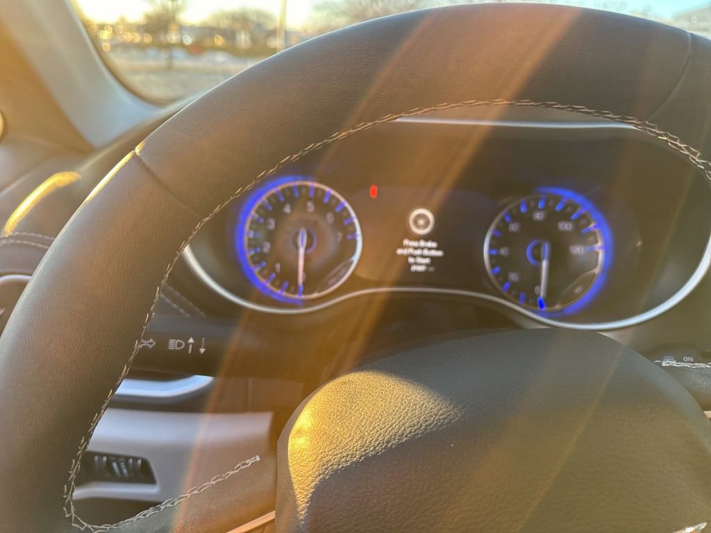 Used 2024 Chrysler Pacifica Touring-L w/ Uconnect Theater Family Group image 19