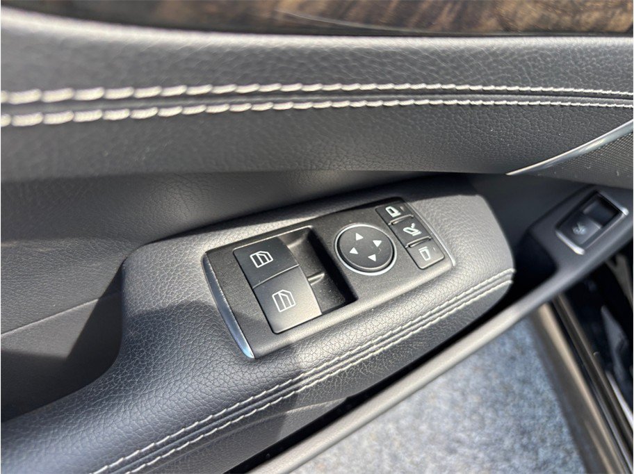 Used 2015 Mercedes-Benz SL 550 image 24
