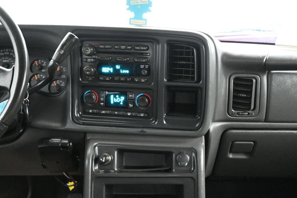 Used 2005 Chevrolet Silverado 2500 LT w/ Heavy-Duty Power Package AWD/4WD image 18