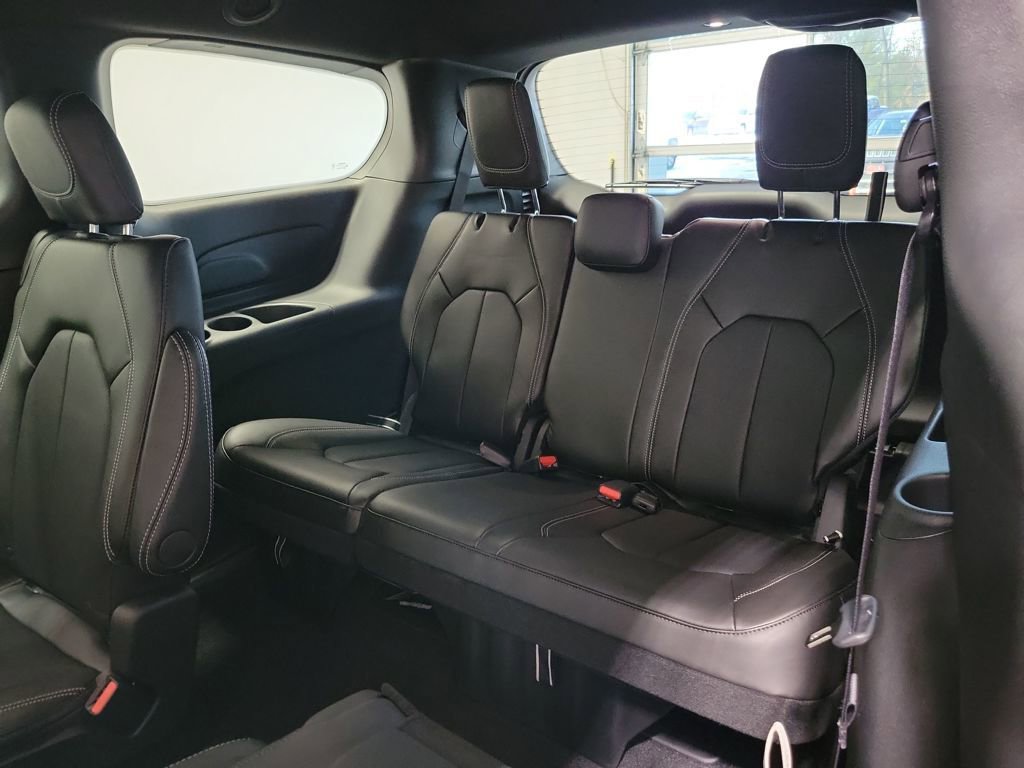 New 2026 Chrysler Voyager LX image 9