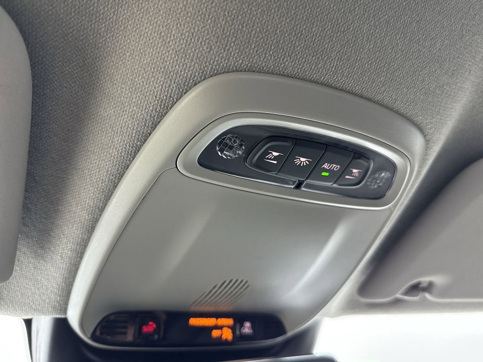 Used 2019 Volvo XC40 T5 Momentum image 24