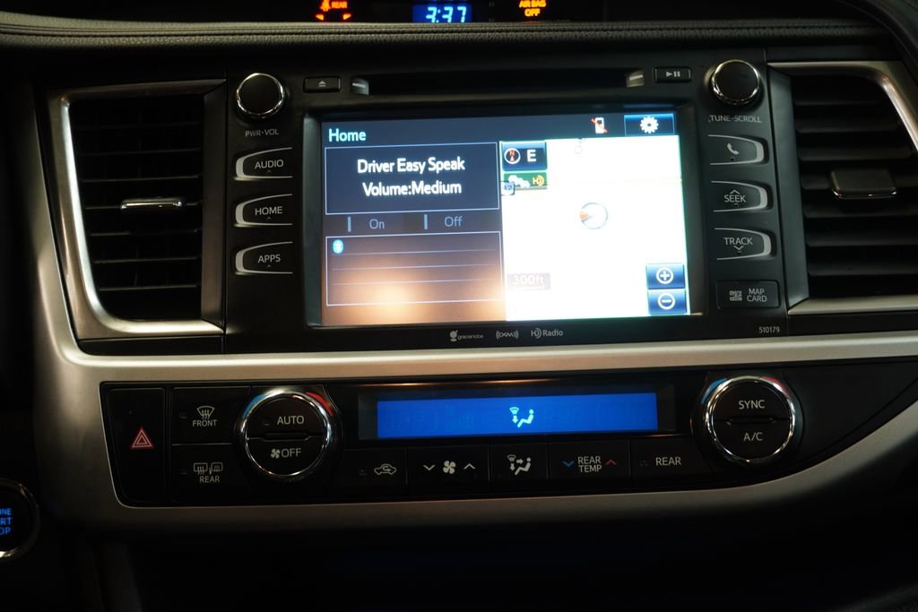 Used 2018 Toyota Highlander SE image 21