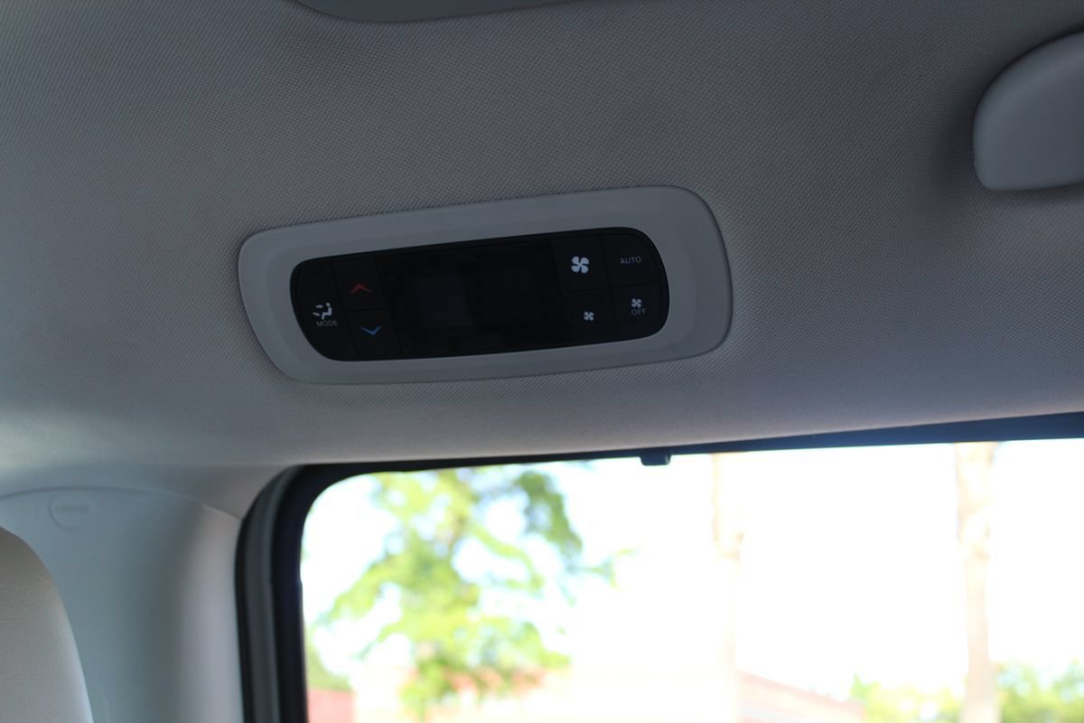 Used 2020 Chrysler Pacifica Limited w/ Advanced Safetytec Group FWD image 41