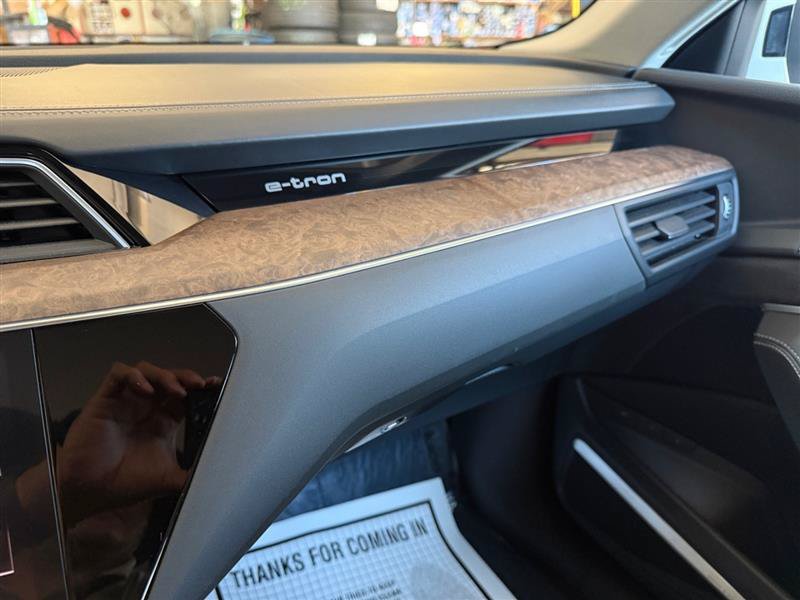 Used 2019 Audi e-tron Prestige w/ Prestige Package AWD/4WD image 27