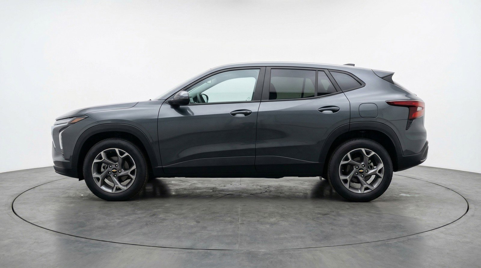 Used 2025 Chevrolet Trax LT w/ LT Convenience Package image 5