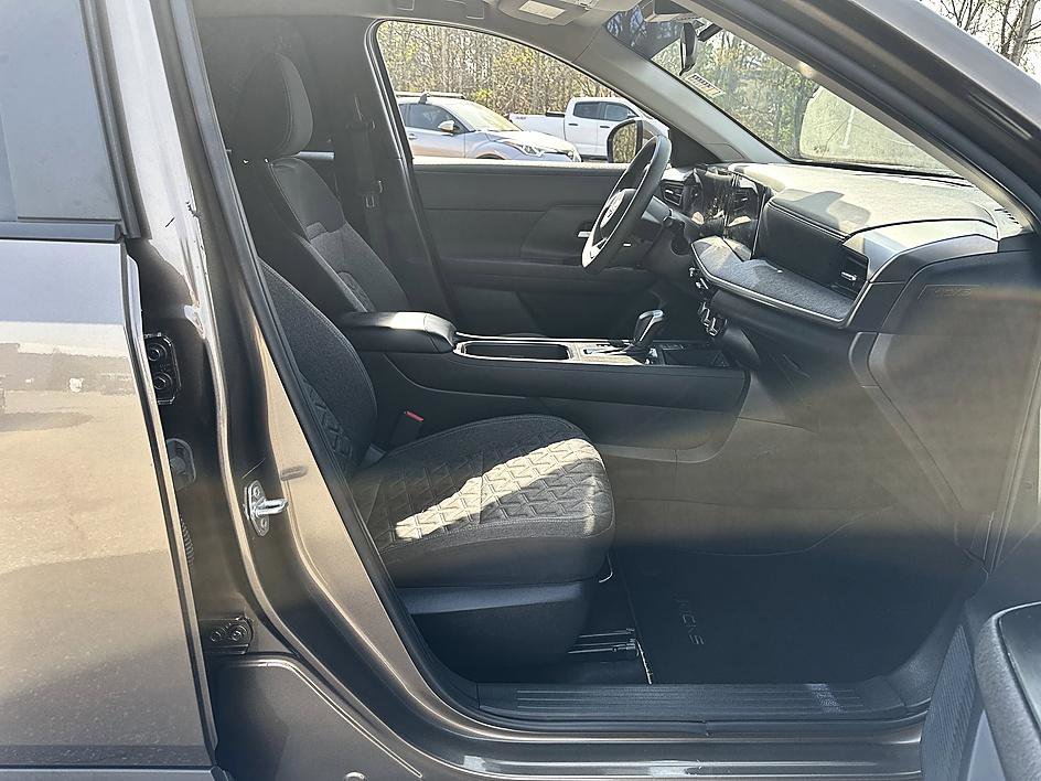 Certified 2025 Nissan Kicks SV image 17