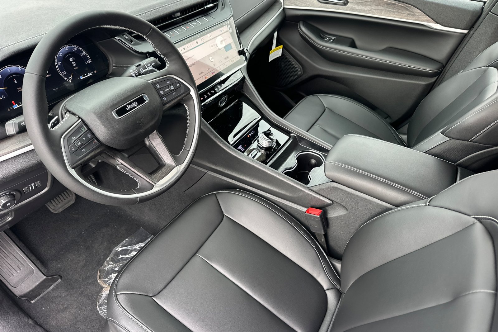 New 2026 Jeep Grand Cherokee L Limited w/ Limited Altitude Package AWD/4WD image 9