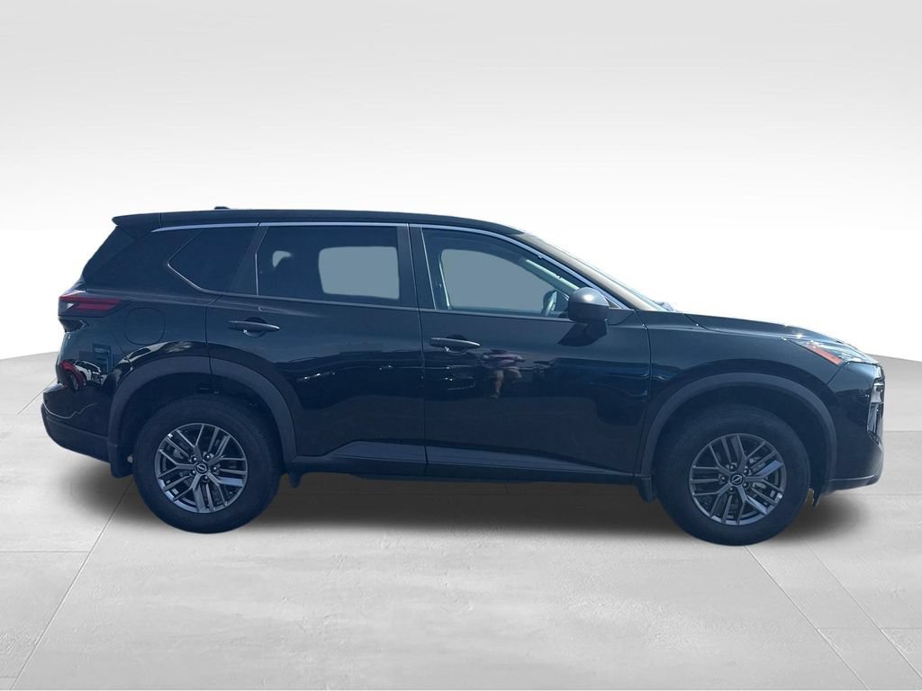 Used 2025 Nissan Rogue S AWD/4WD image 15