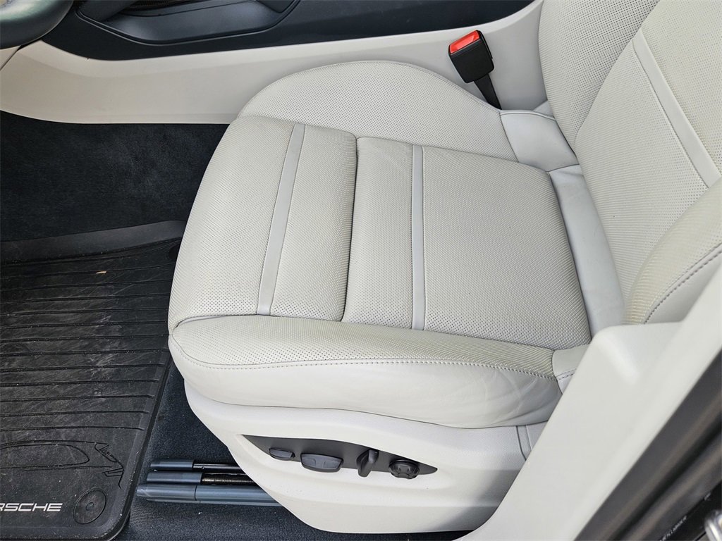 Used 2022 Porsche Cayenne image 15