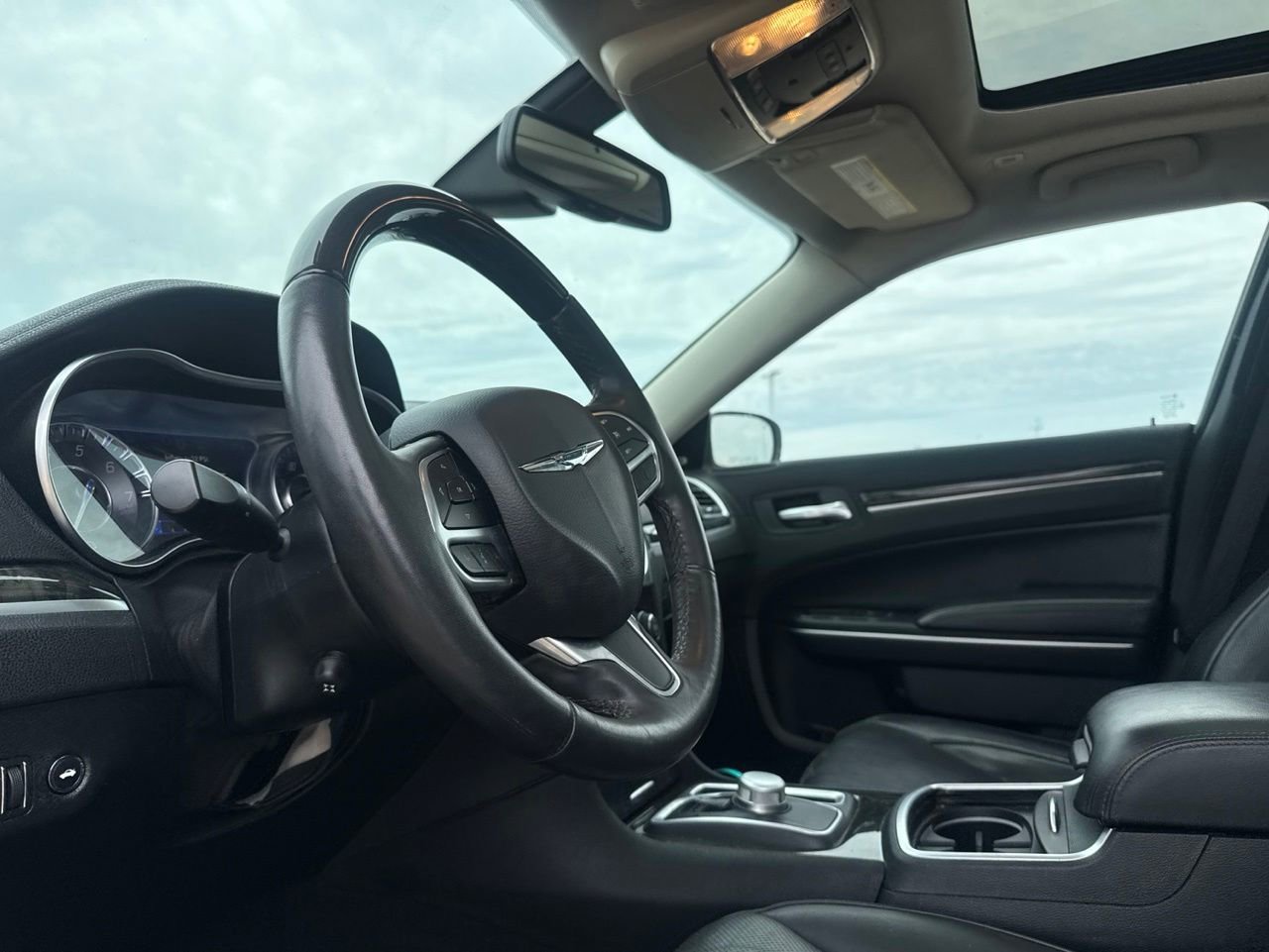Used 2020 Chrysler 300 Limited RWD image 36