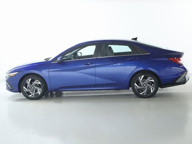 Certified 2024 Hyundai Elantra SEL w/ Convenience Package image 37