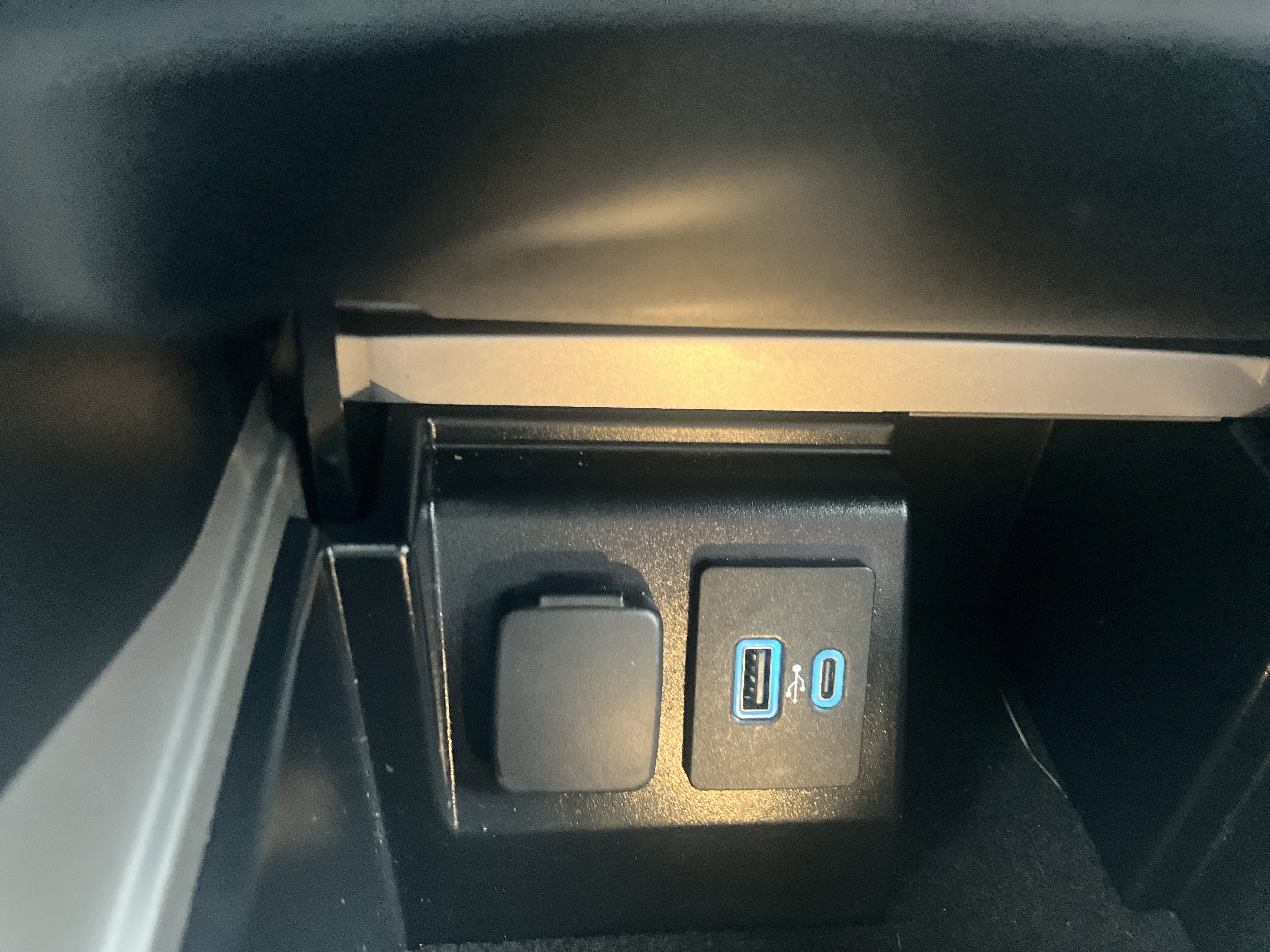 Used 2023 Ford Explorer ST-Line w/ Class IV Trailer Tow Package image 32