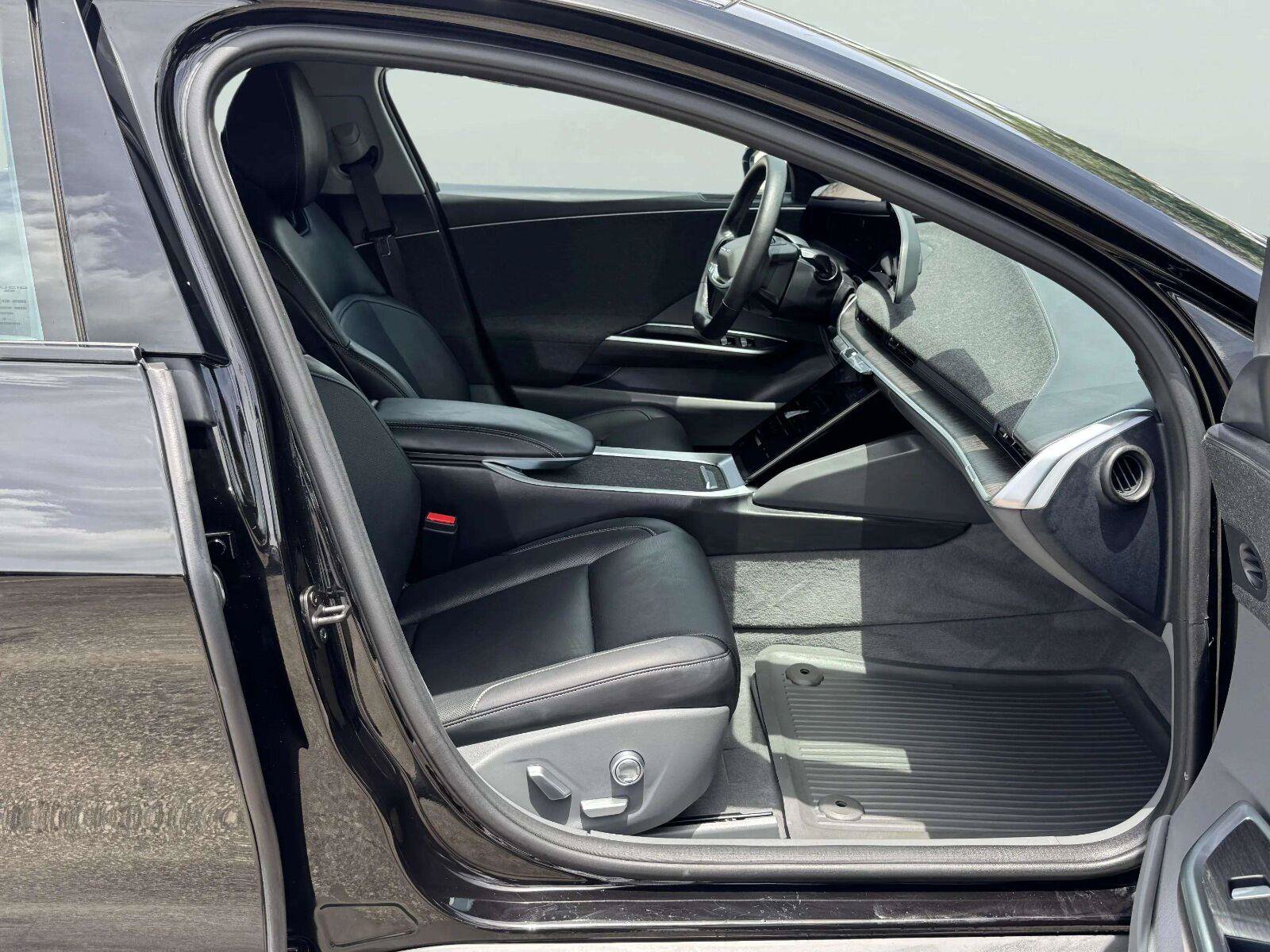 Used 2025 Lucid Air Pure RWD image 59