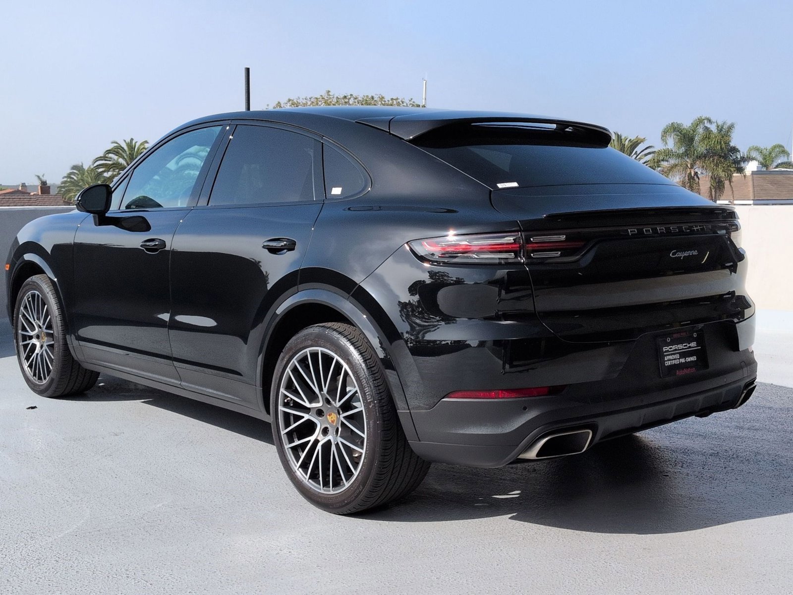 Certified 2023 Porsche Cayenne Platinum Edition w/ Premium Package image 3