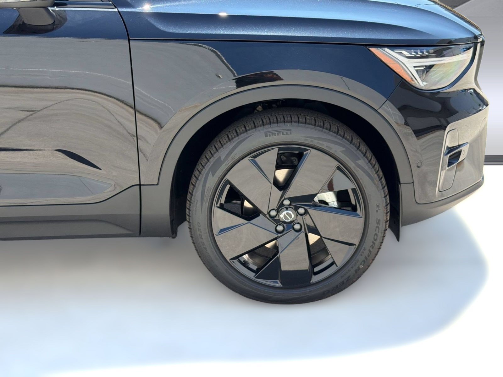 New 2026 Volvo XC40 B5 Ultra w/ Climate Package AWD/4WD image 13