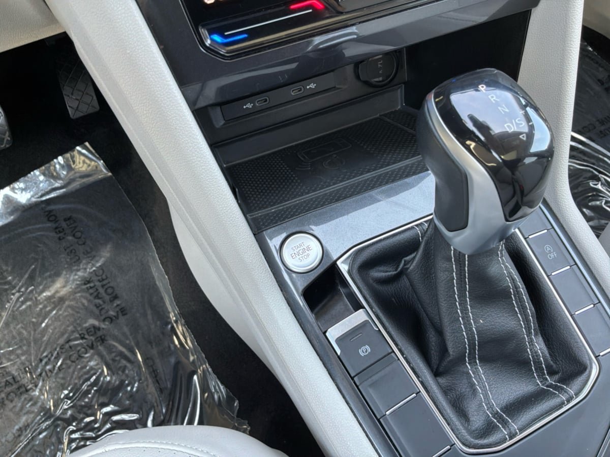 Used 2023 Volkswagen Tiguan SE w/ Panoramic Sunroof Package FWD image 17
