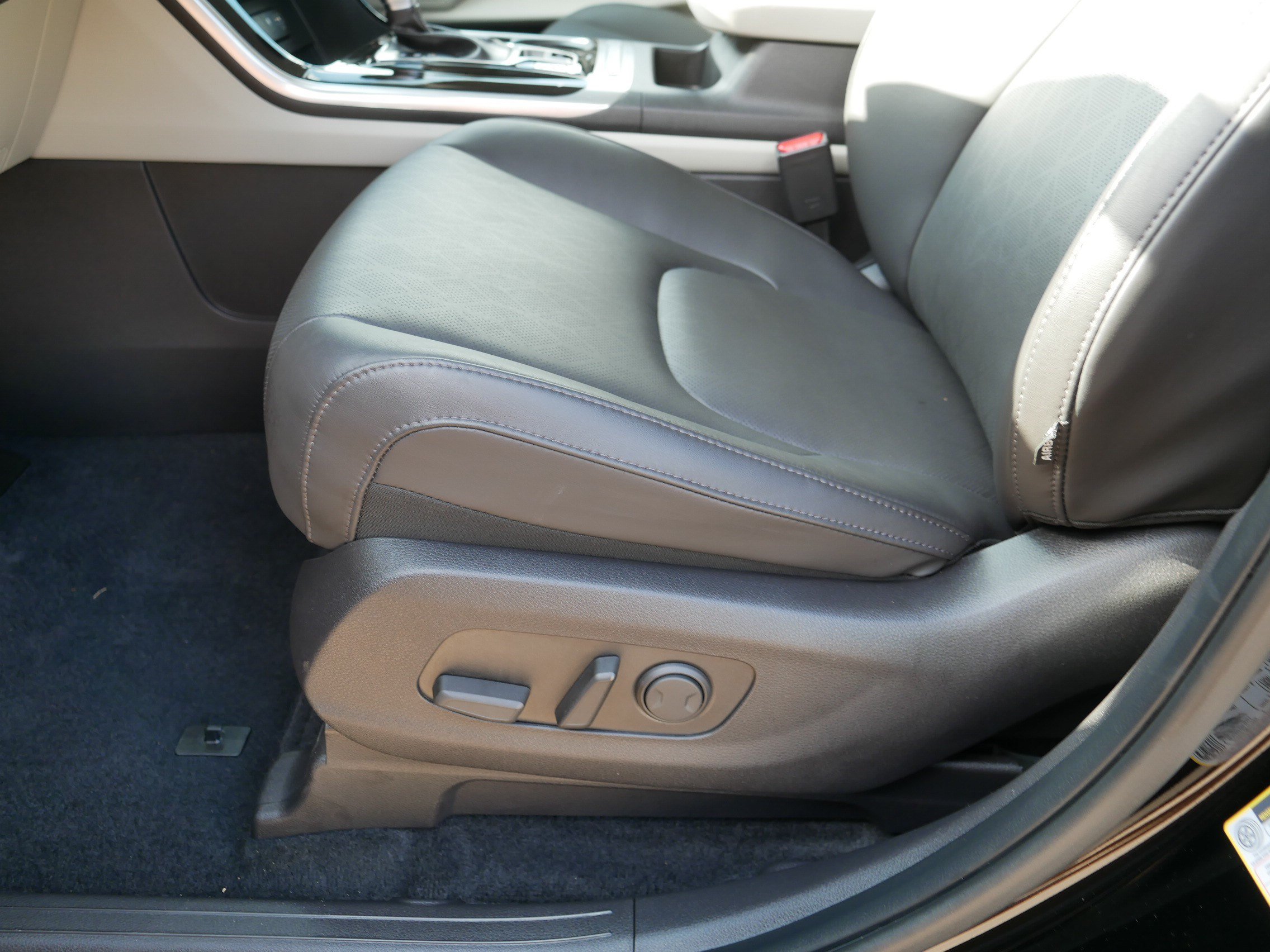 Certified 2023 Kia Carnival EX FWD image 20