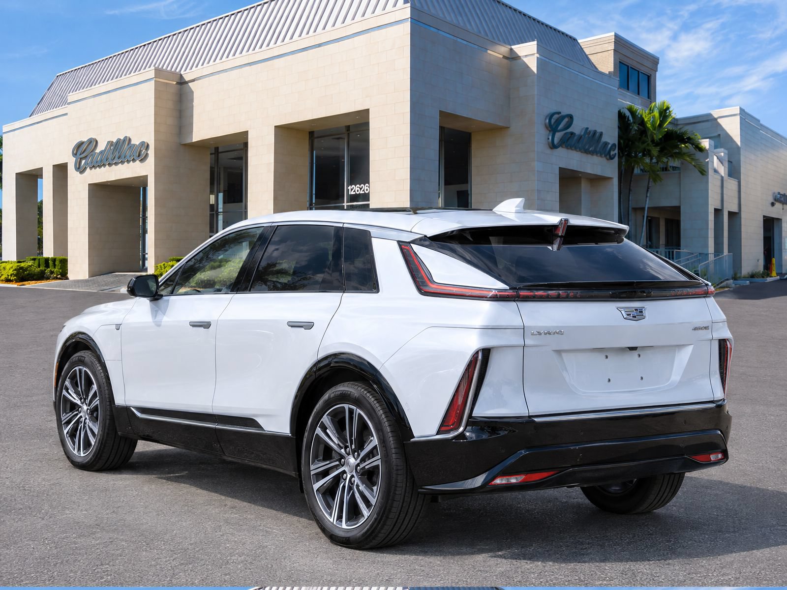 Used 2024 Cadillac Lyriq Luxury RWD image 3