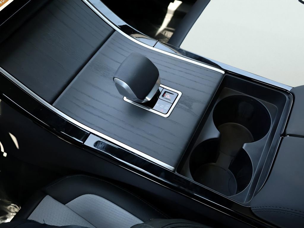 New 2026 Land Rover Range Rover Velar Dynamic SE image 27