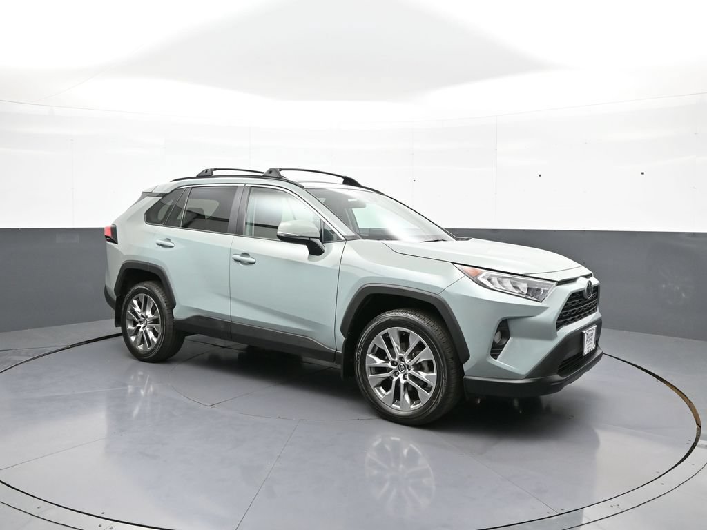 Certified 2020 Toyota RAV4 XLE Premium AWD/4WD image 4