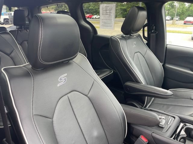 Used 2025 Chrysler Pacifica Limited FWD image 35