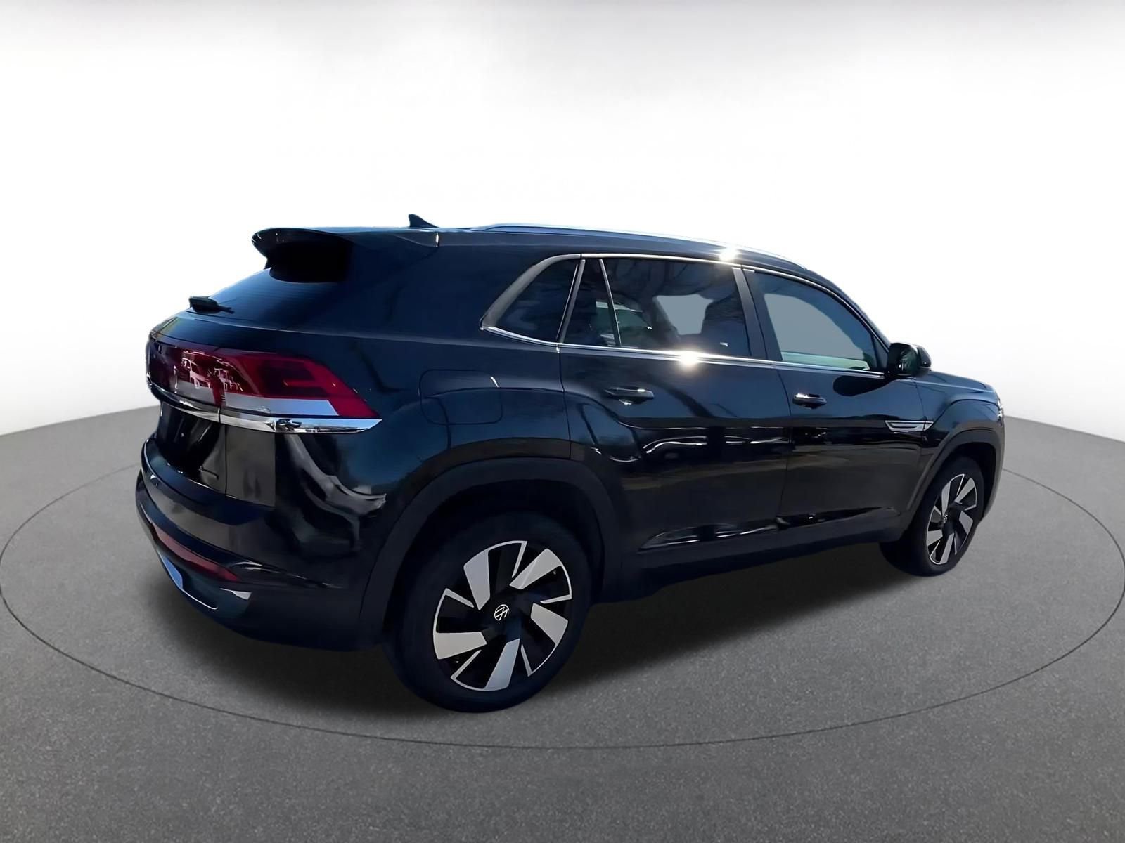 Used 2025 Volkswagen Atlas Cross Sport SE image 15