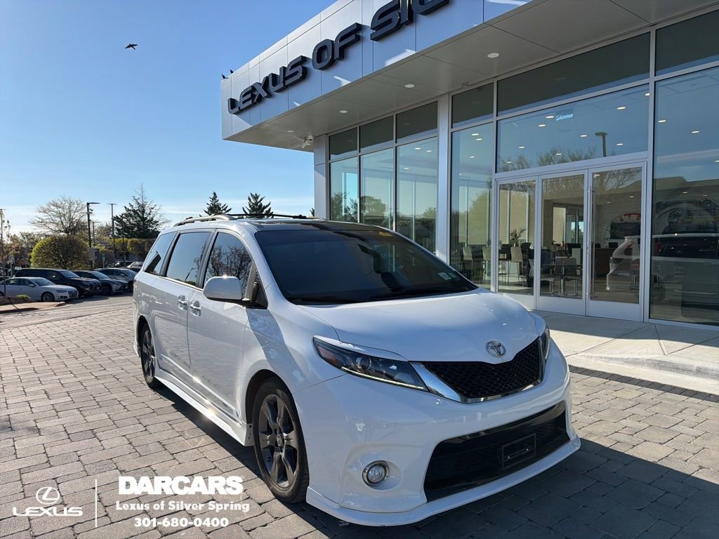 Used 2016 Toyota Sienna SE Premium w/ Protection Package image 1