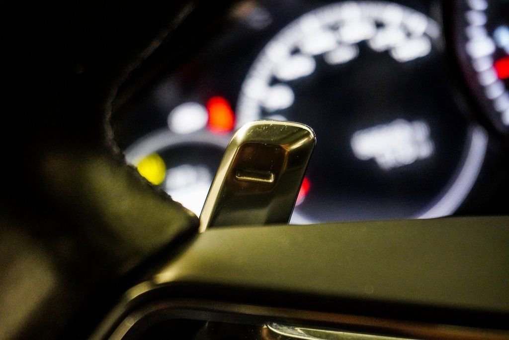 Used 2022 Porsche Panamera 4 Platinum Edition image 33