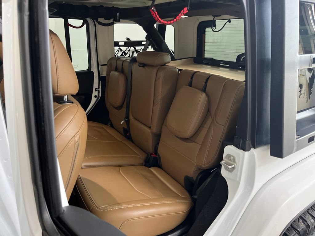 Used 2023 Jeep Wrangler Unlimited Sahara w/ Cold Weather Group AWD/4WD image 19
