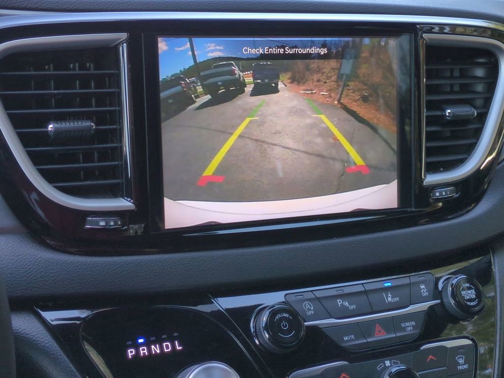 Used 2025 Chrysler Pacifica Select image 25