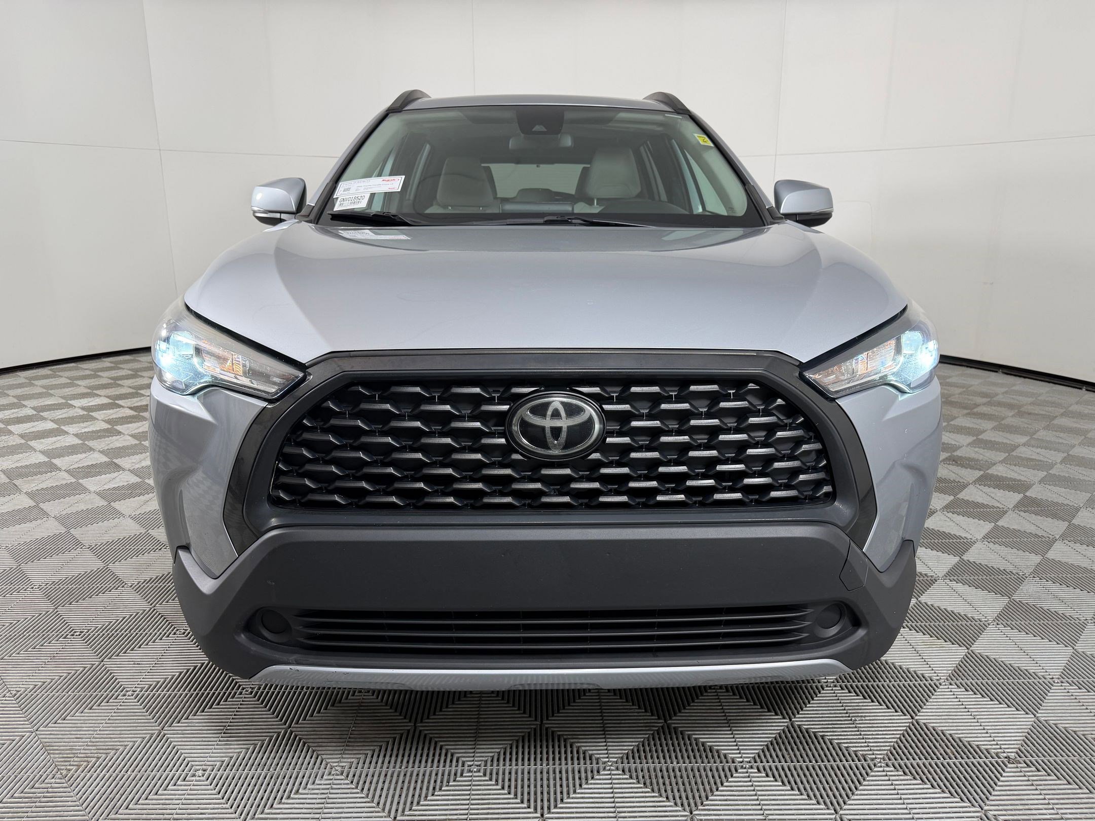Used 2022 Toyota Corolla Cross LE w/ Moonroof Package AWD/4WD image 5