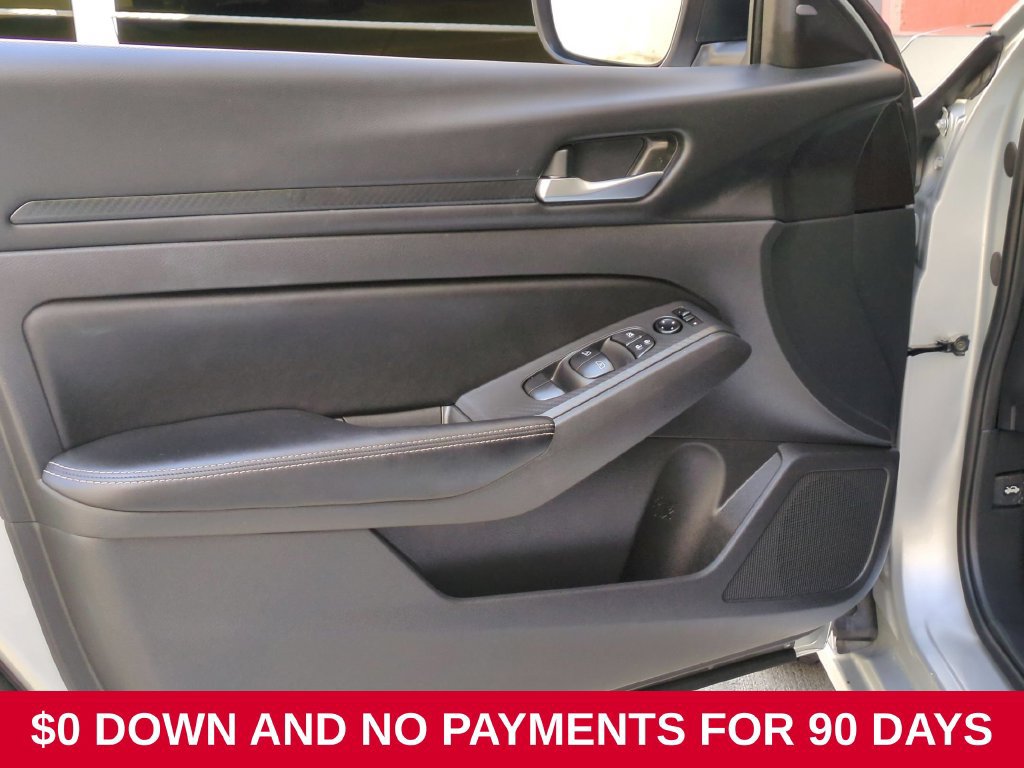 Used 2025 Nissan Altima 2.5 SV FWD image 11