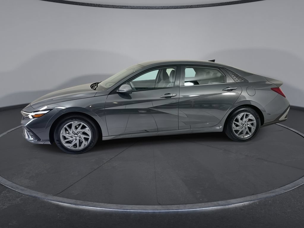 Used 2026 Hyundai Elantra Hybrid FWD image 5
