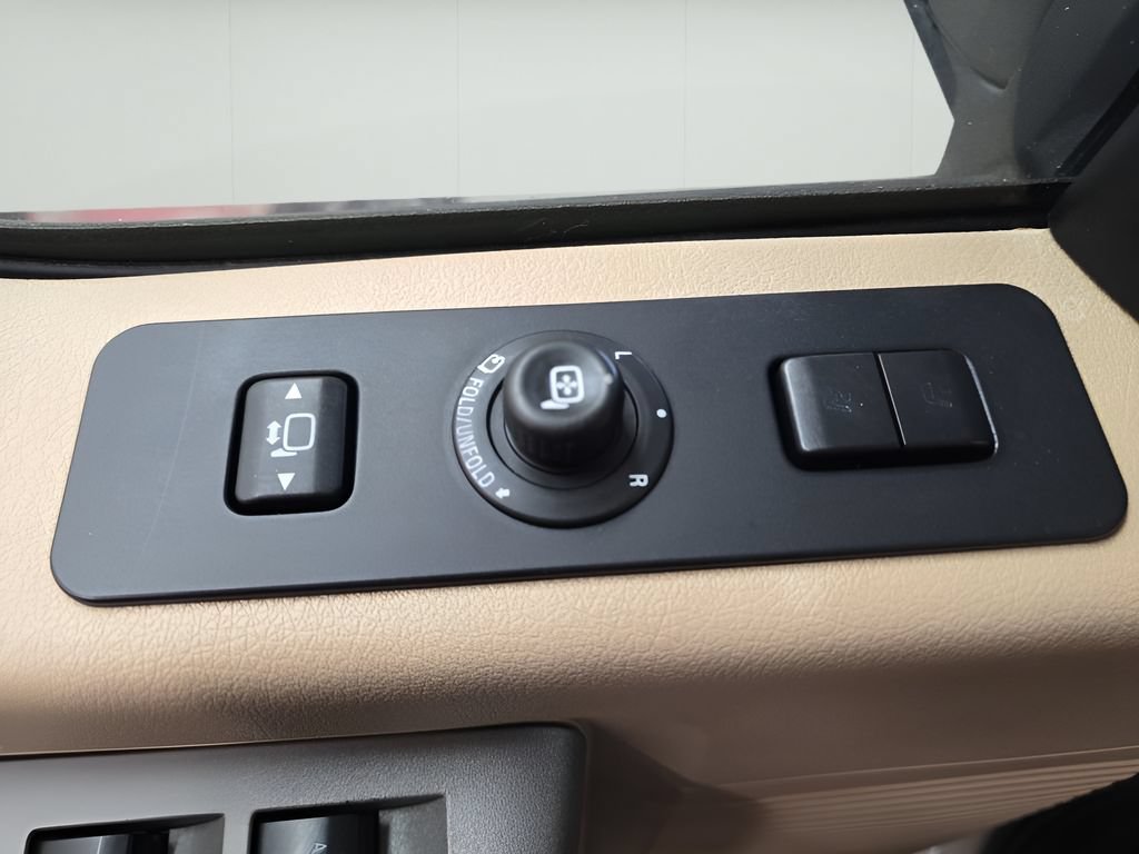 Used 2016 Ford F350 Lariat w/ Lariat Interior Package AWD/4WD image 18