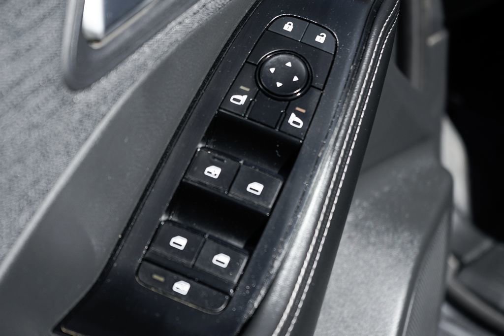 Used 2023 Nissan Rogue SV image 14