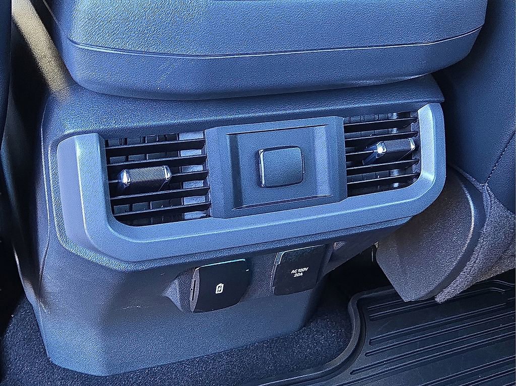 Used 2023 Ford F150 Lariat w/ Trailer Tow Package image 15