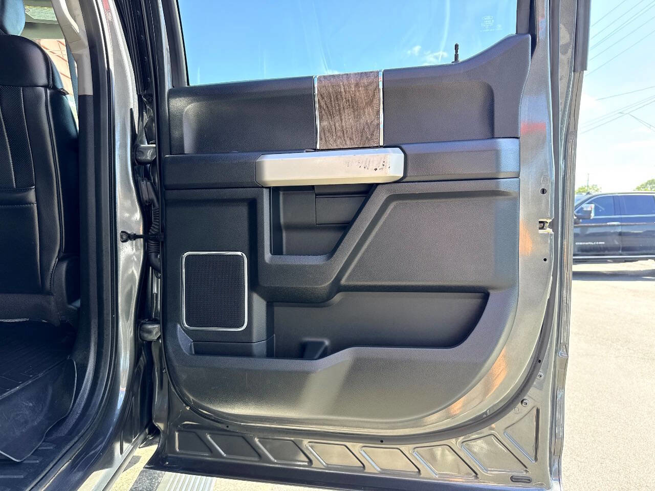 Used 2018 Ford F250 Lariat w/ Lariat Ultimate Package image 34