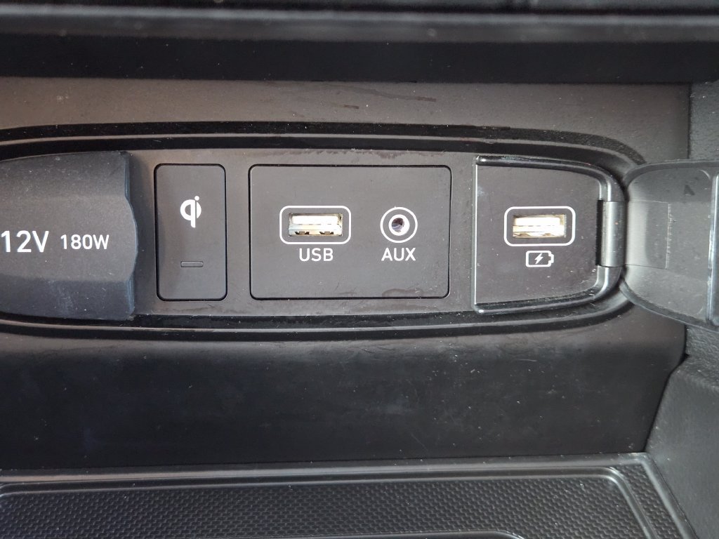 Used 2020 Hyundai Santa Fe Limited AWD/4WD image 16