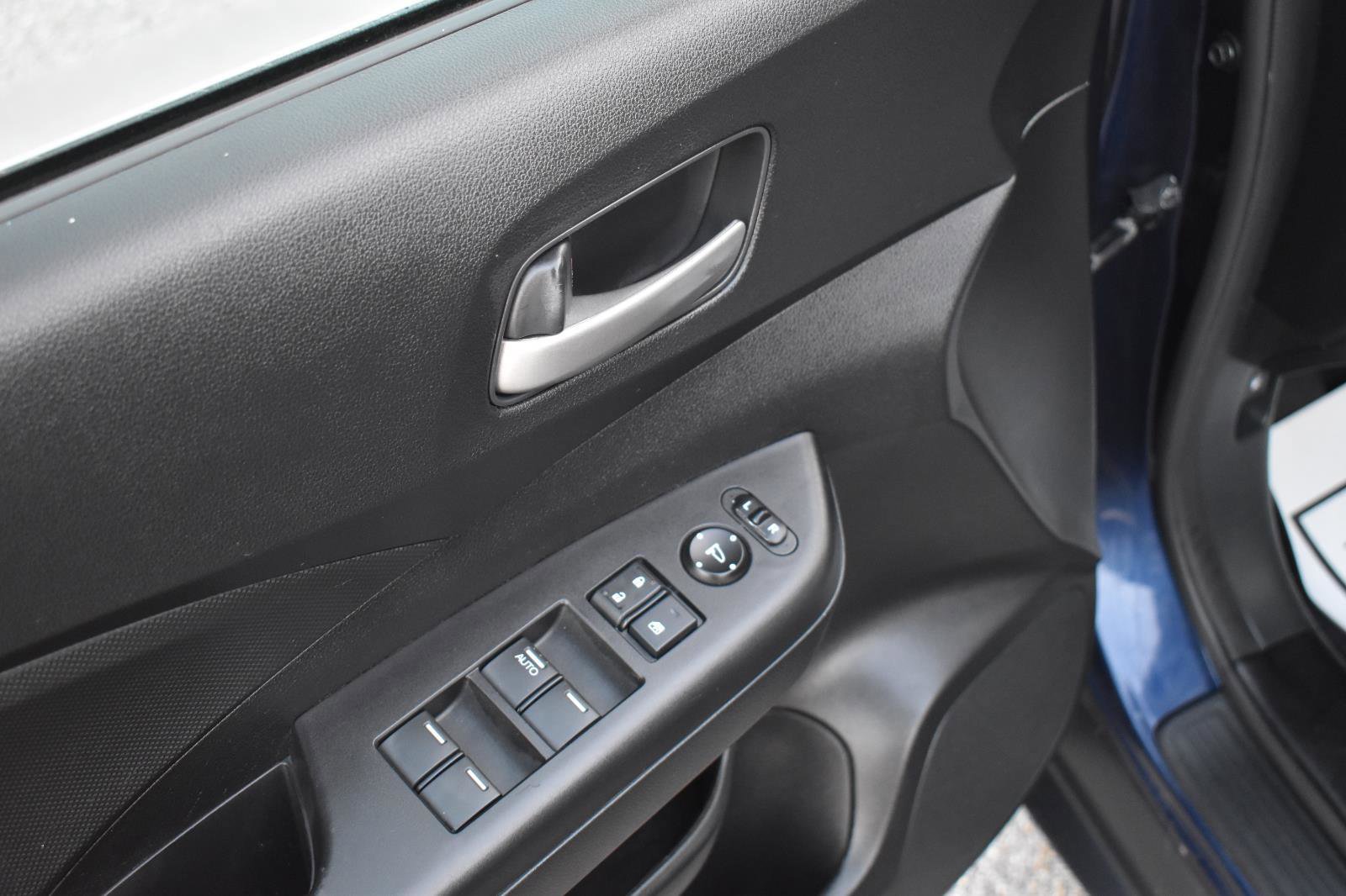 Used 2015 Honda CR-V LX image 17