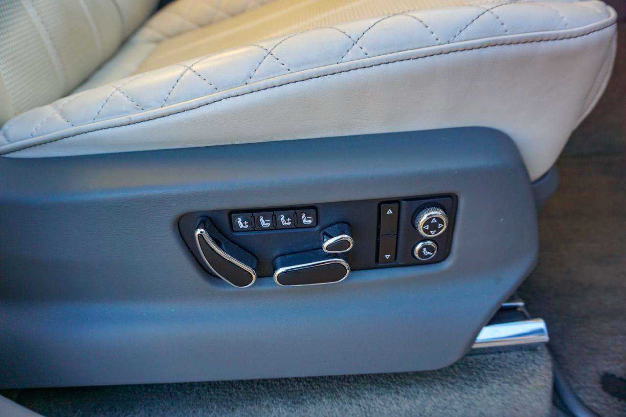Used 2017 Bentley Bentayga image 40