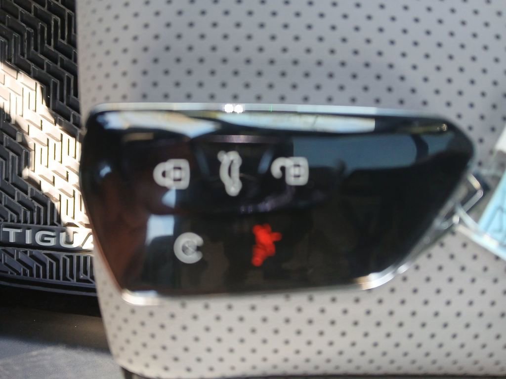 New 2026 Volkswagen Tiguan SE R-Line image 28