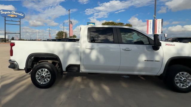Used 2024 Chevrolet Silverado 2500 LT w/ Z71 Off-Road Package AWD/4WD image 9