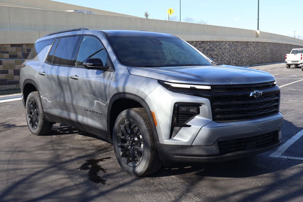 New 2026 Chevrolet Traverse LT w/ Midnight/Sport Edition FWD image 10