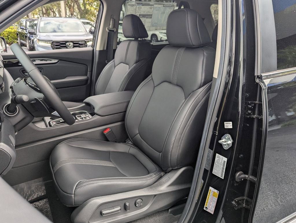 New 2025 Honda Pilot Black Edition image 11