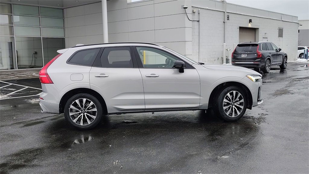Certified 2025 Volvo XC60 B5 Plus image 2