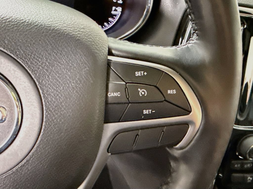 Used 2021 Jeep Grand Cherokee Limited AWD/4WD image 24